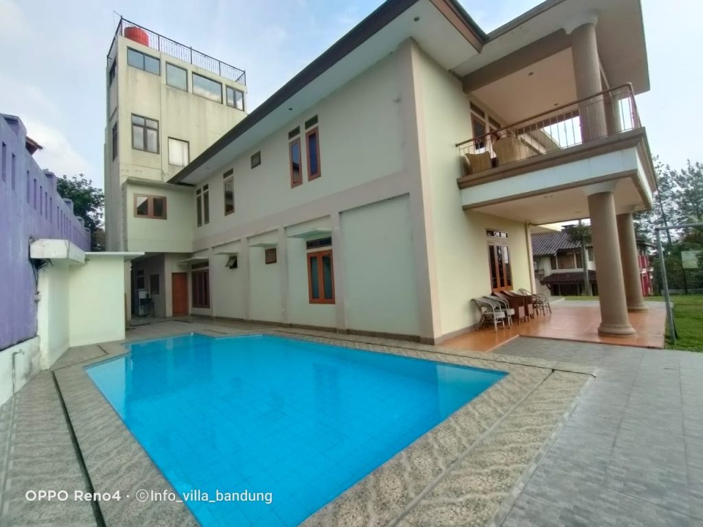 Villa Bagasta tampak samping