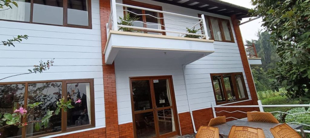 Villa bivaq tampak depan