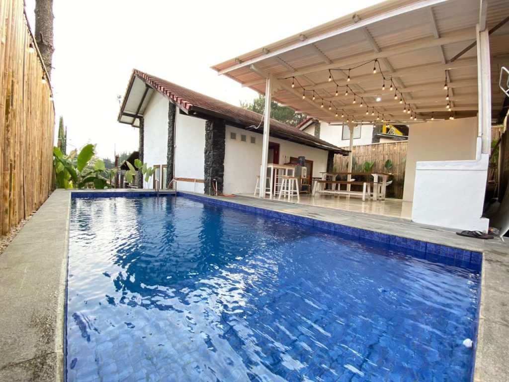 private pool tampak siang