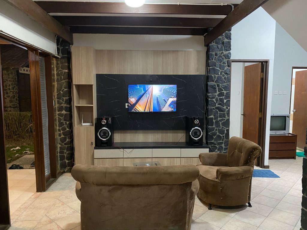 ruang tv karaoke