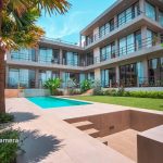 Halaman dan kolam renang